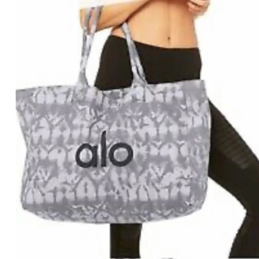NWT ALO YOGA Shopper Tote Tie Dye Gray Gym Weekend Bag